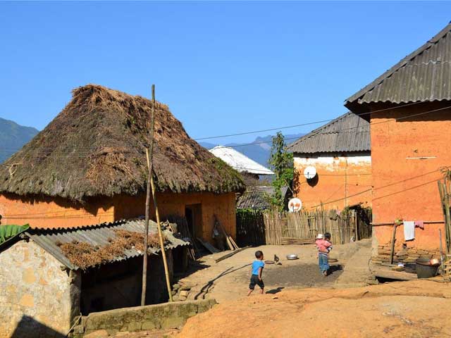 mud house of hmong